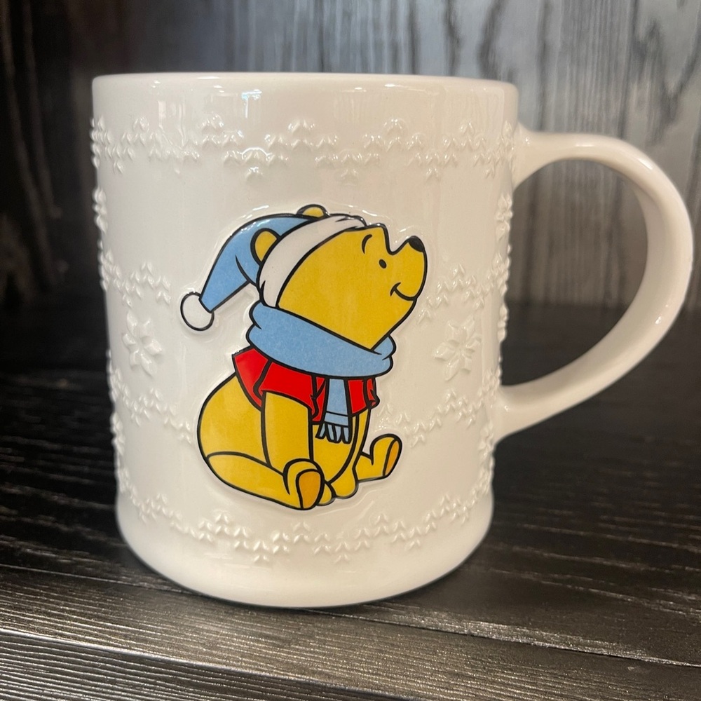 Disney Christmas Winnie the Pooh Blue Snowflake Ceramic Ceramic Coffee Mug NWT